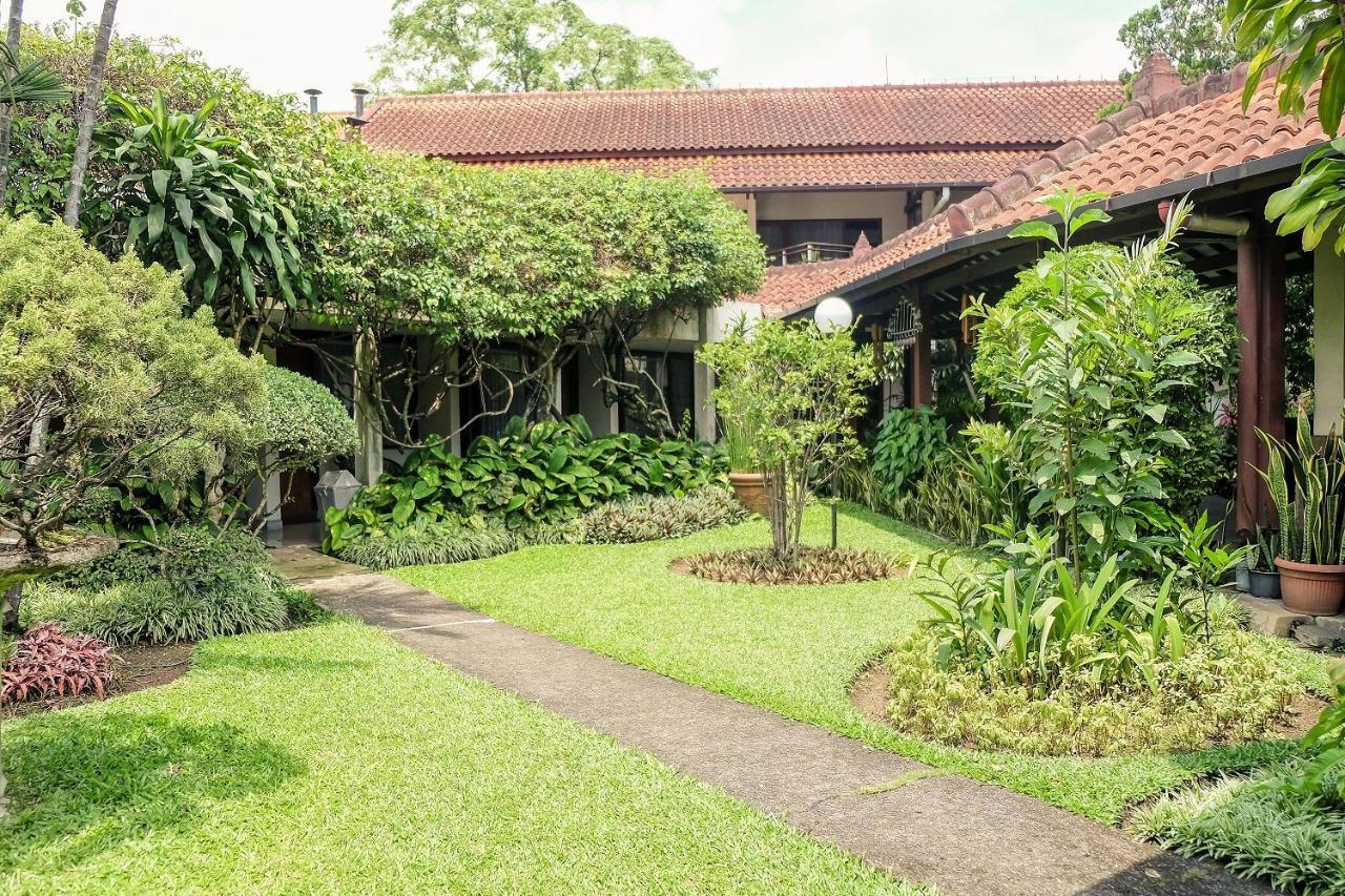 Hotel Bumi Asih Gedung Sate Bandung Exterior foto